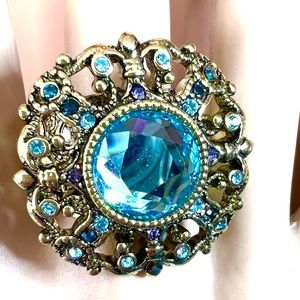 Heidi Daus 🆕 “How Suite It Is” Crystals Medallion ring size 8